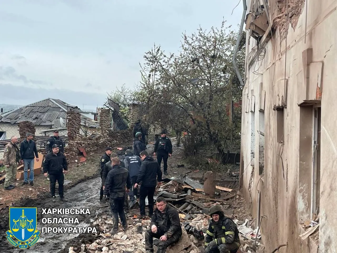 Окупанти обстріляли центр Куп’янська і влучили в музей: під завалами опинилися люди, є загиблі і багато поранених. Відео 
